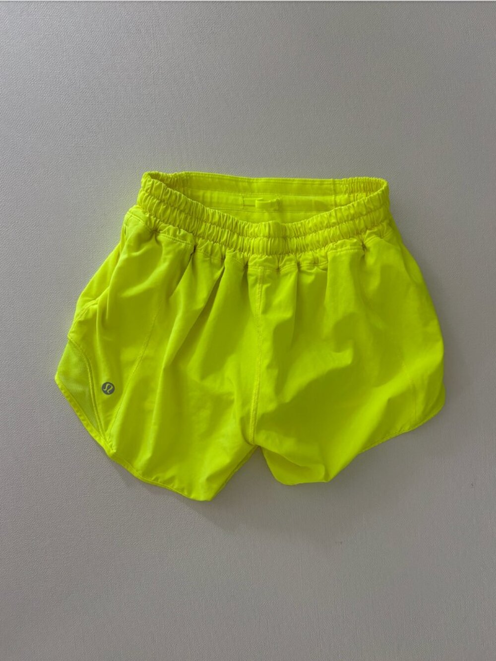 Lululemon Hotty Hot 2.5” Neon Yellow Shorts Size 4